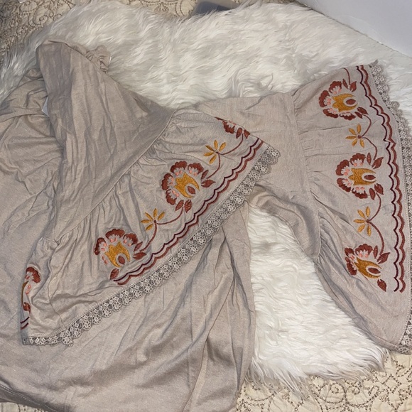 NWT Carmen Style Top - Picture 4 of 6